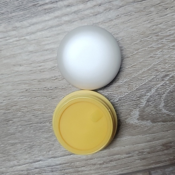 NIB Saturday Skin Yuzu Vitamin C Bright Eye Cream 15 ml - Picture 6 of 6